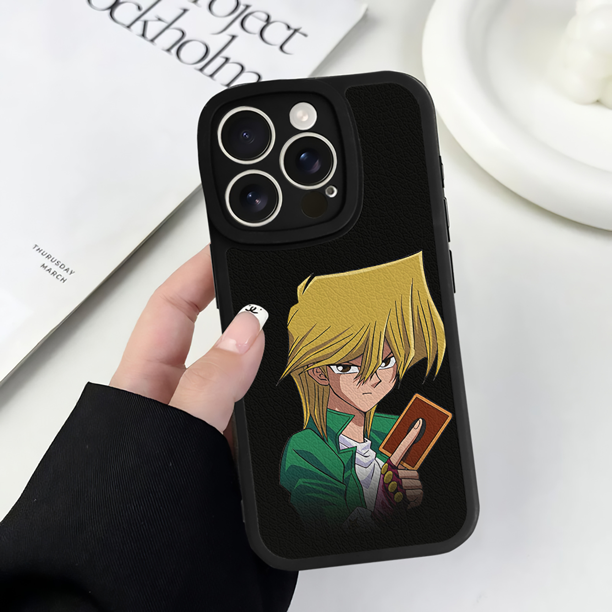（画像用） 遊☆戯☆王 Yu-Gi-Oh! 【iPhone 16シリーズ対応】シリコンスマホケース（レザー調） 材質：シリコン